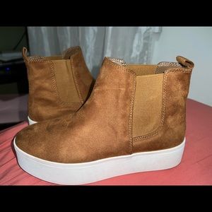 Steve Madden Suede Boots short.
